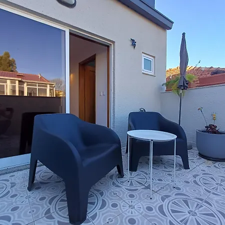 Perfect With Terrace And Good Vibes *