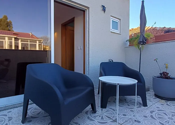 Perfect With Terrace And Good Vibes *