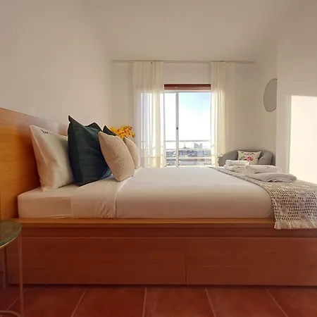 Perfect With Terrace And Good Vibes *