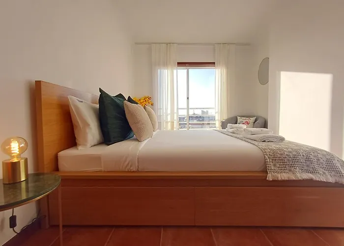 Perfect With Terrace And Good Vibes *